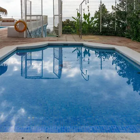 Alhamar Beach Apartment